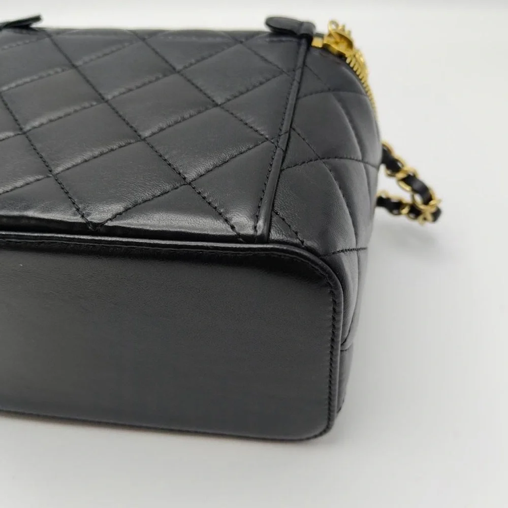 Chanel Jewelled spellout Bangle top handle Black Quilted Lambskin Vanity Bag - Picture 9 of 9
